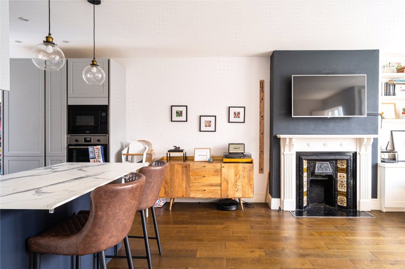 Sternhold Avenue, London, SW2