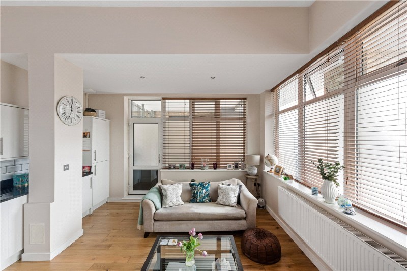 Shacklewell Lane, London, E8