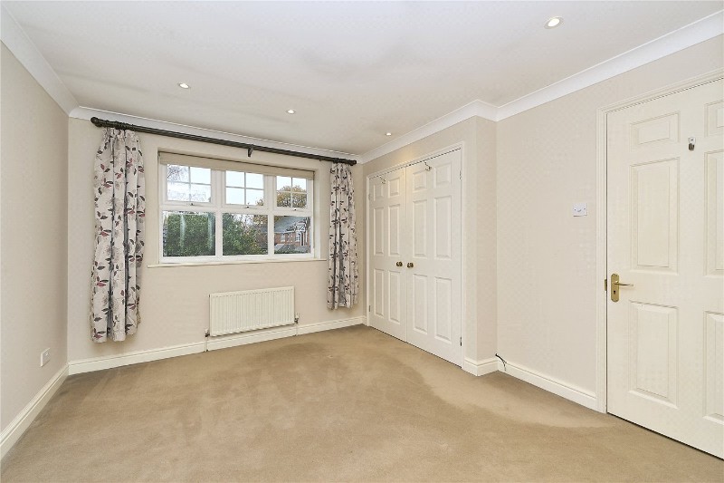 Saint Andrews Gardens, Cobham, Surrey, KT11