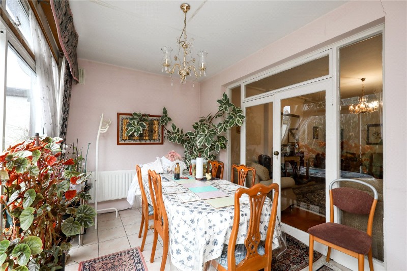 Gunnersbury Avenue, London, W5