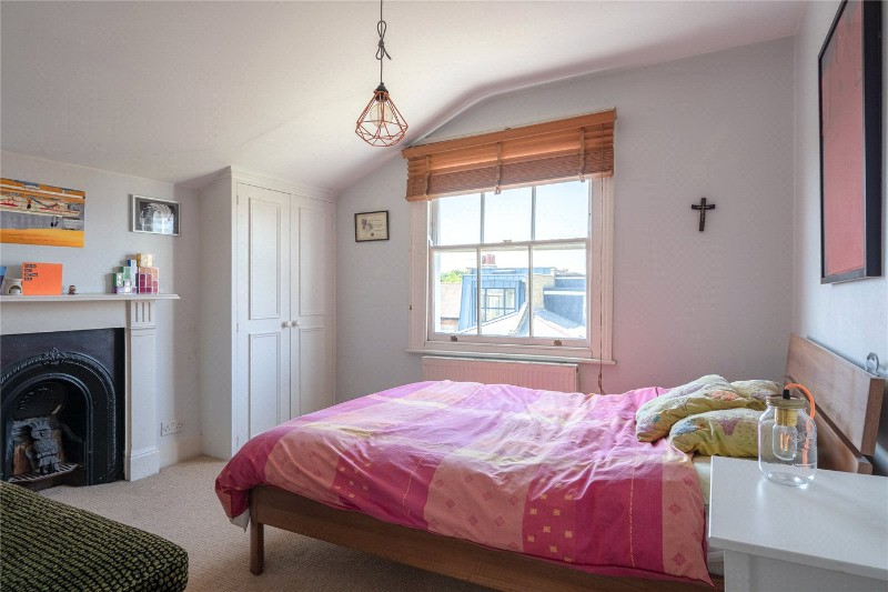 Holmdene Avenue, London, SE24