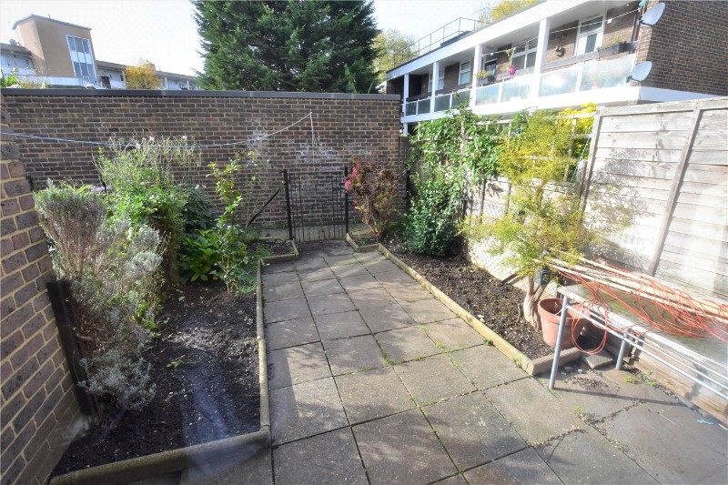 Waterside Close, London, SE16