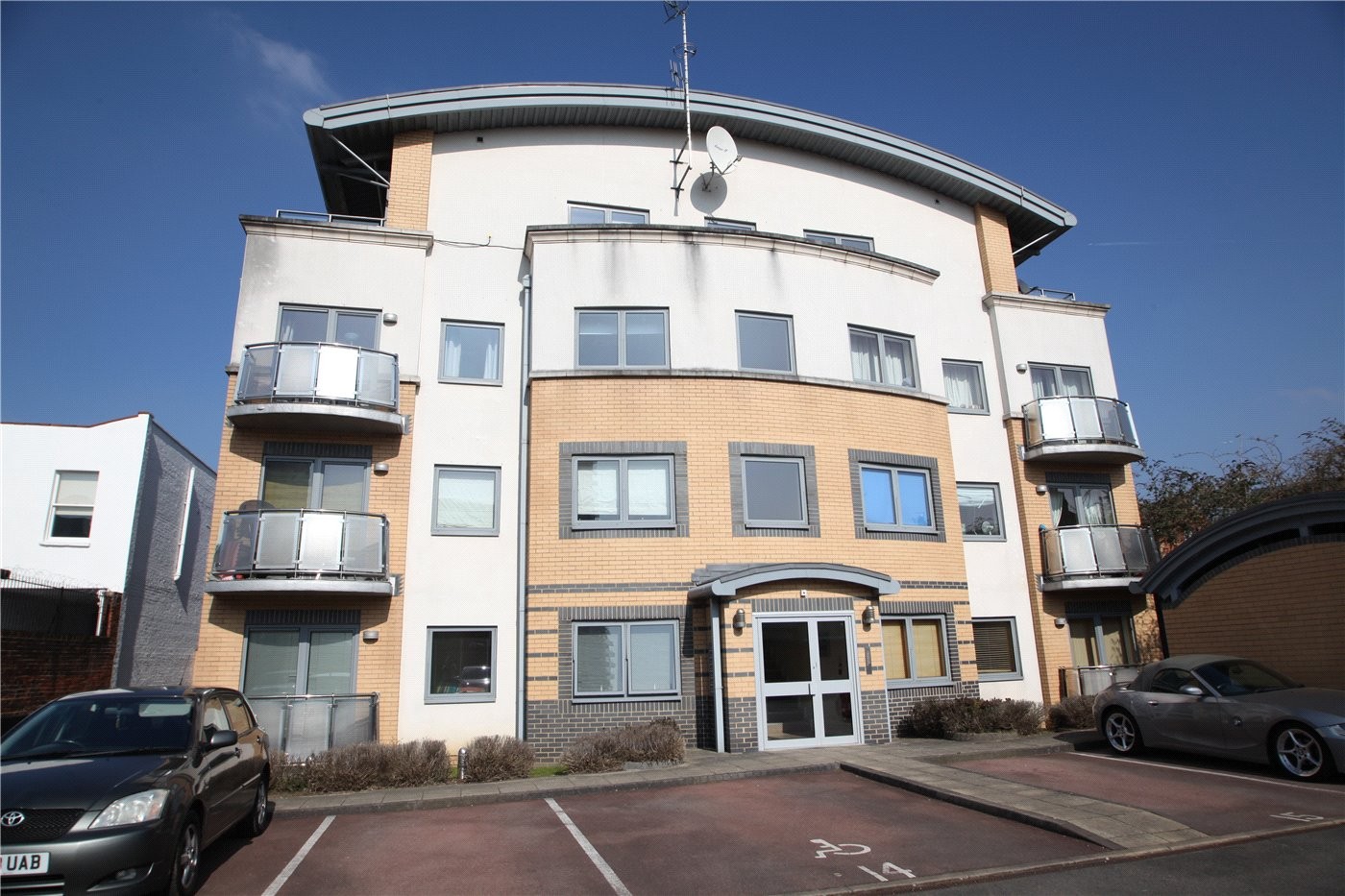 2 bedroom property for sale in Lion Court, Great Knollys Street