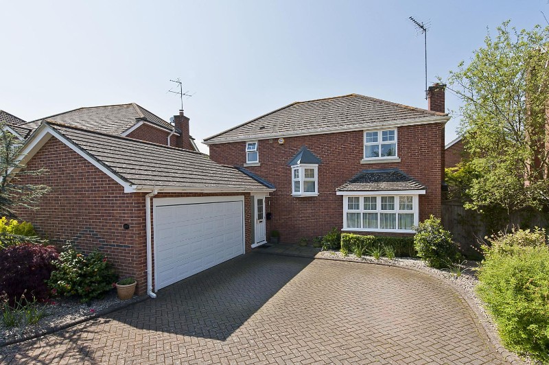 Saint Andrews Gardens, Cobham, Surrey, KT11