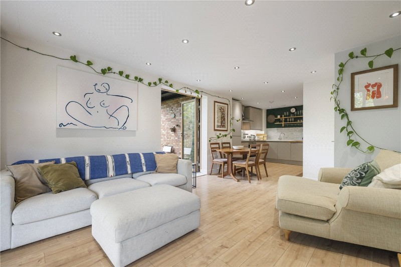 Upper Clapton Road, London, E5