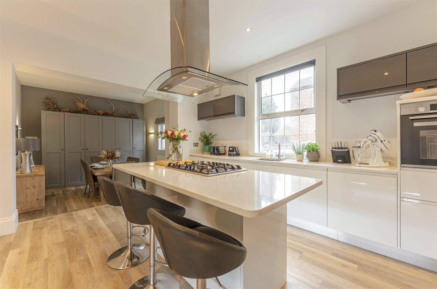 Island To Rear Dinin