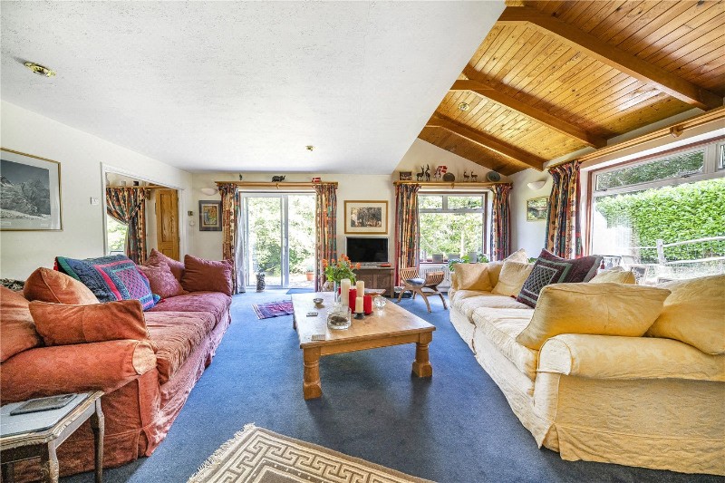 Fernbrae Close, Rowledge, Farnham, Surrey, GU10