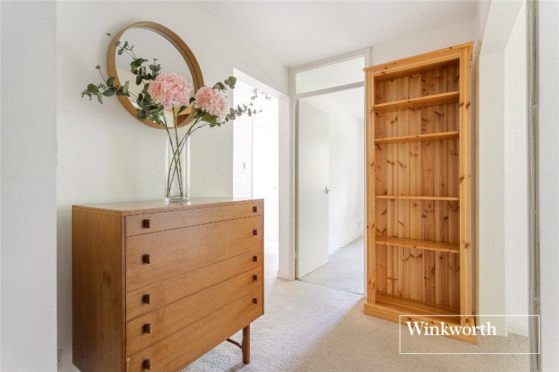 Cameron Close, Myddelton Park, Whetstone, N20