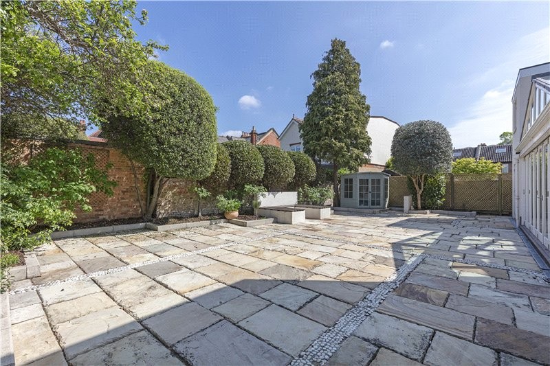 Beverley Close, Barnes, London, SW13