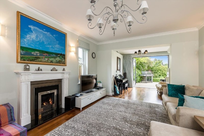 Devereux Lane, Barnes, London, SW13
