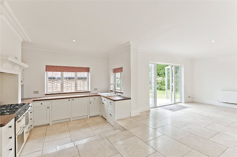 Oatlands Chase, Weybridge, Surrey, KT13