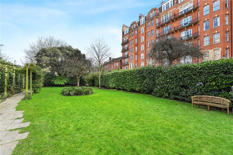 Oakwood Court, London, W14