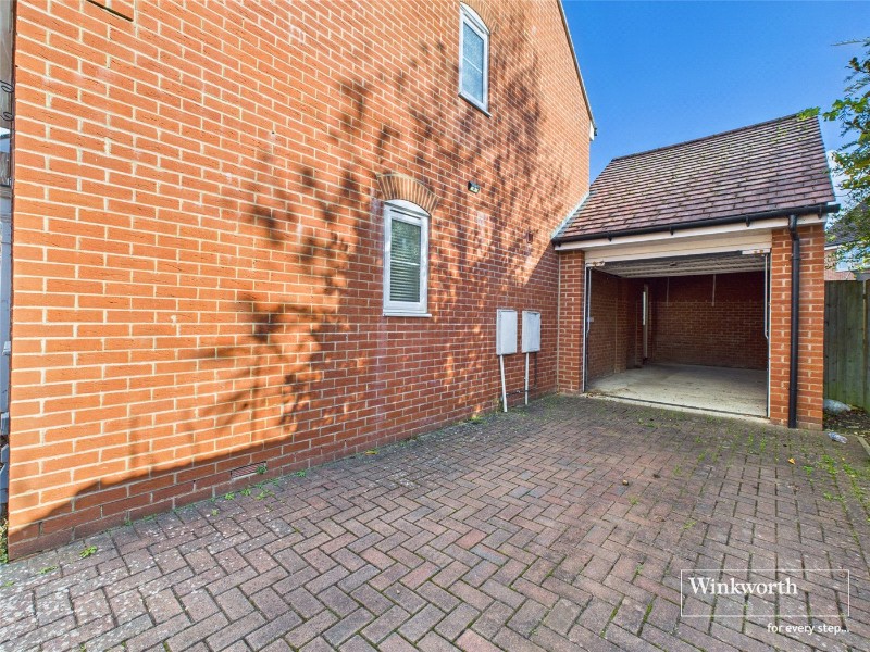 Roe Gardens, Three Mile Cross, Reading, RG7