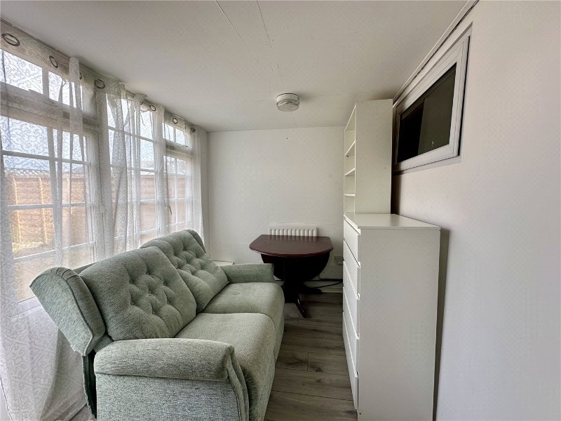 Barrie Road, Farnham, Surrey, GU9