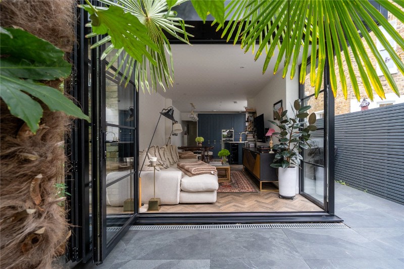 Holmewood Gardens, London, SW2