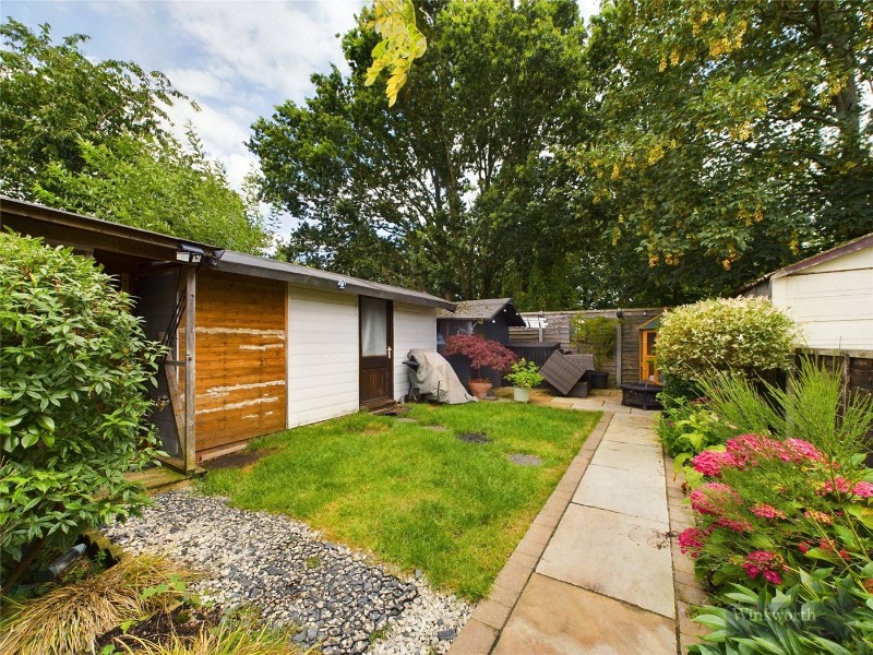 Parbury Rise, Chessington, KT9