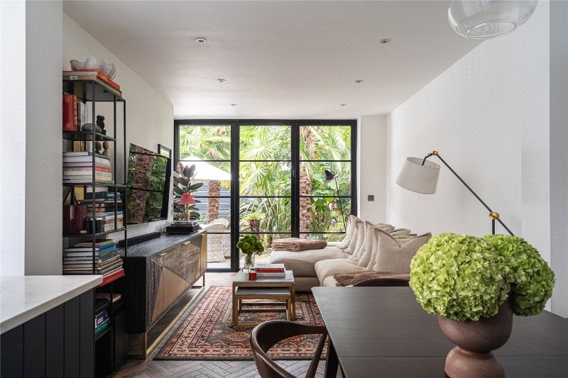 Holmewood Gardens, London, SW2