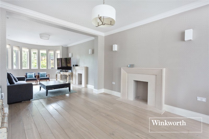 Crooked Usage, Finchley, London, N3