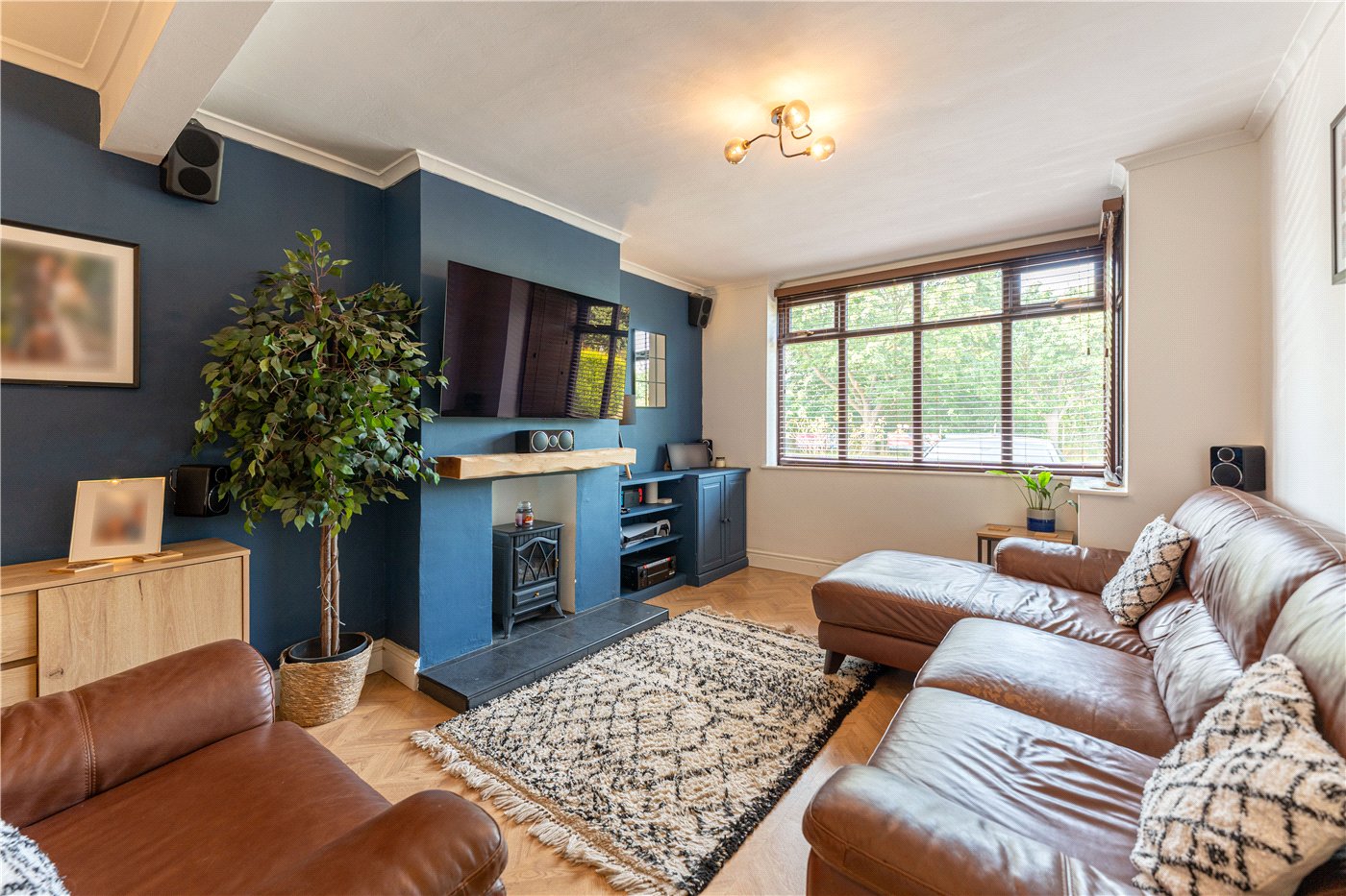 Sitting Room To Fron