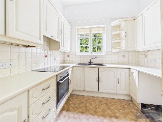 Oatlands Chase, Weybridge, KT13
