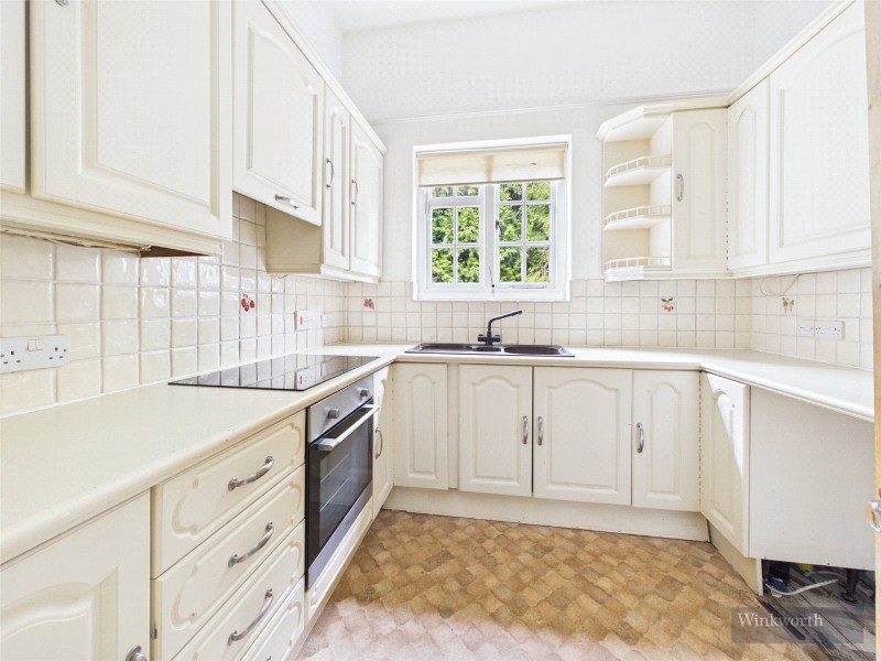 Oatlands Chase, Weybridge, KT13