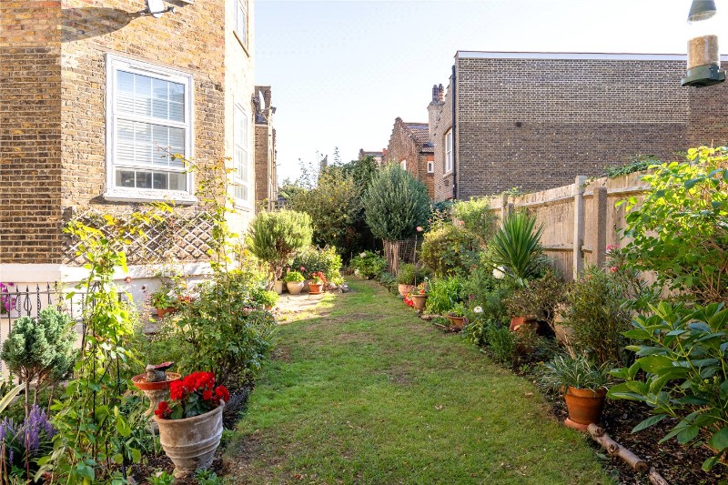 Mitcham Lane, London, SW16