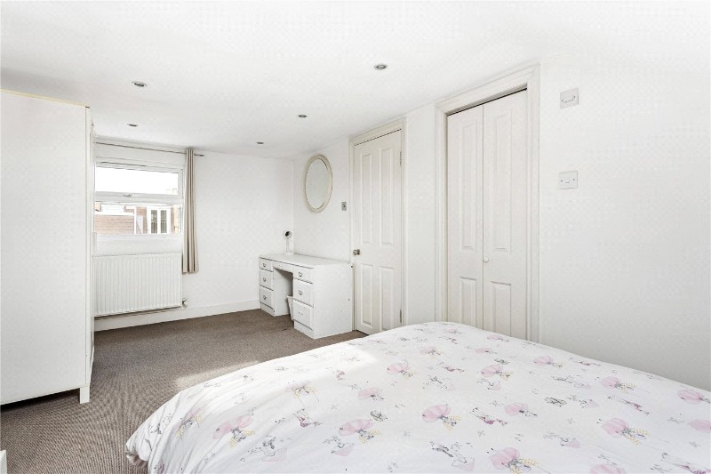 Graveney Road, London, SW17