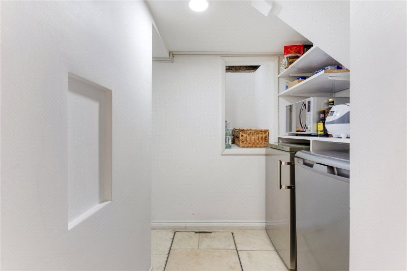 Newark Street, London, E1