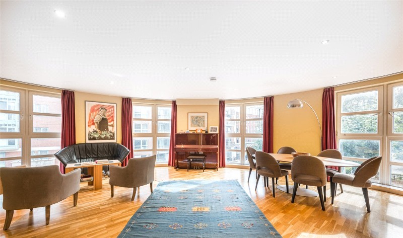 Moreton Street, London, SW1V