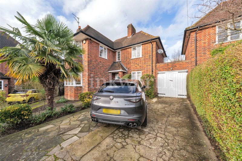 Harford Walk, London, N2