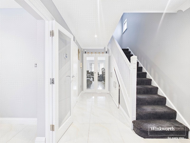 Hollyview Close, Hendon, London, NW4