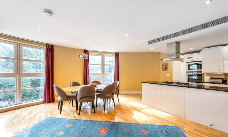 Moreton Street, London, SW1V