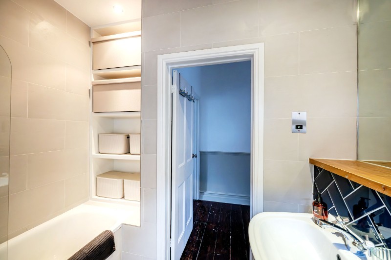 Holberton Gardens, London, NW10