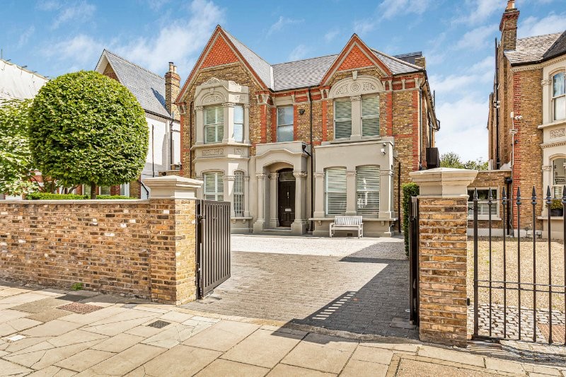 Castelnau, Barnes, London, SW13