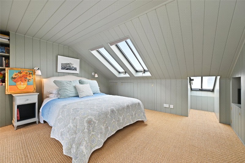 Bloemfontein Avenue, London, W12