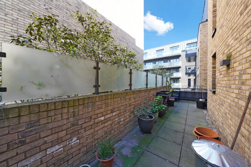 Eaton Walk, London, SE15