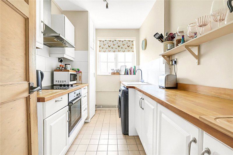 Albion Avenue, London, SW8