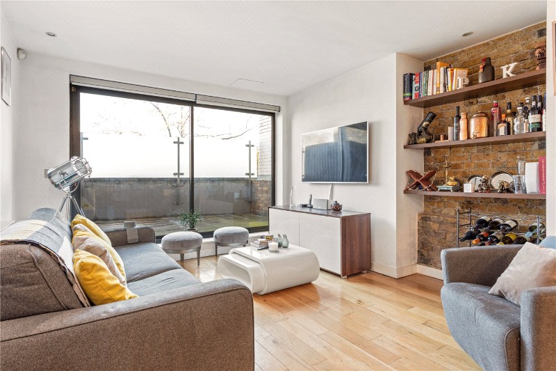 Lolesworth Close, London, E1