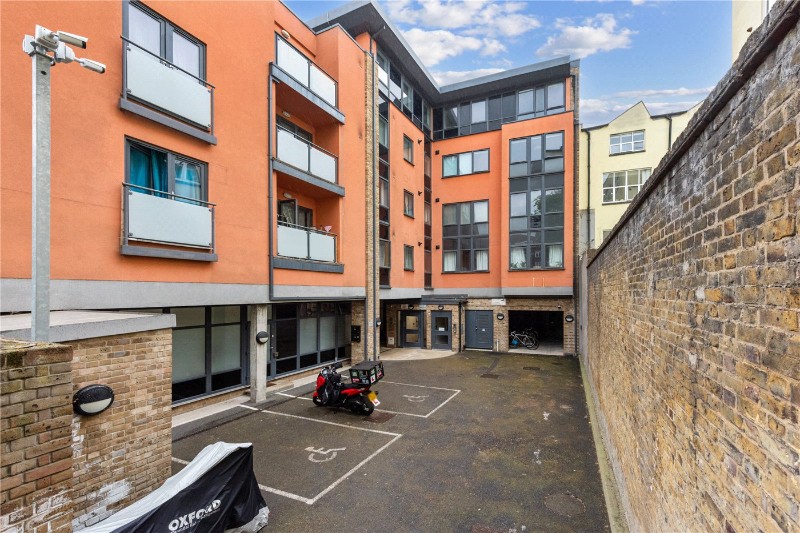 Shacklewell Lane, London, E8