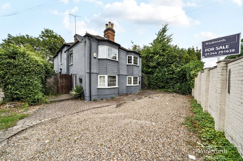London Road, Bagshot, Surrey, GU19