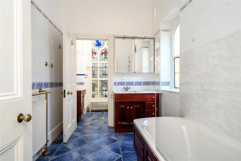 Cobbetts Hill, Weybridge, Surrey, KT13