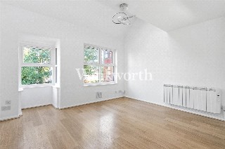 Pilgrims Close, London, N13