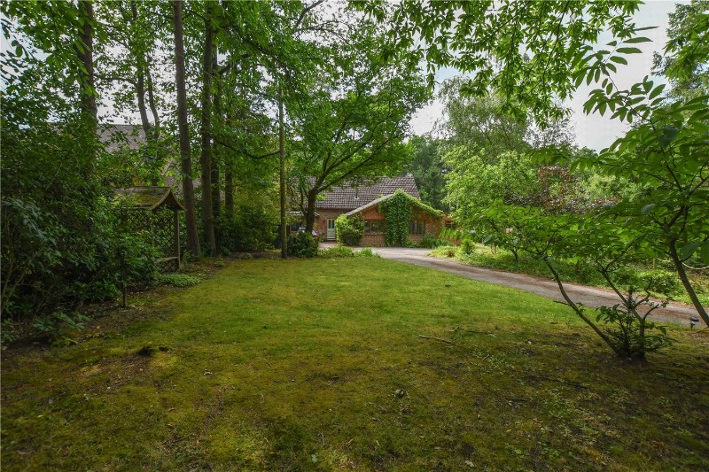 Hollybush Ride, Finchampstead, Wokingham, Berkshire, RG40