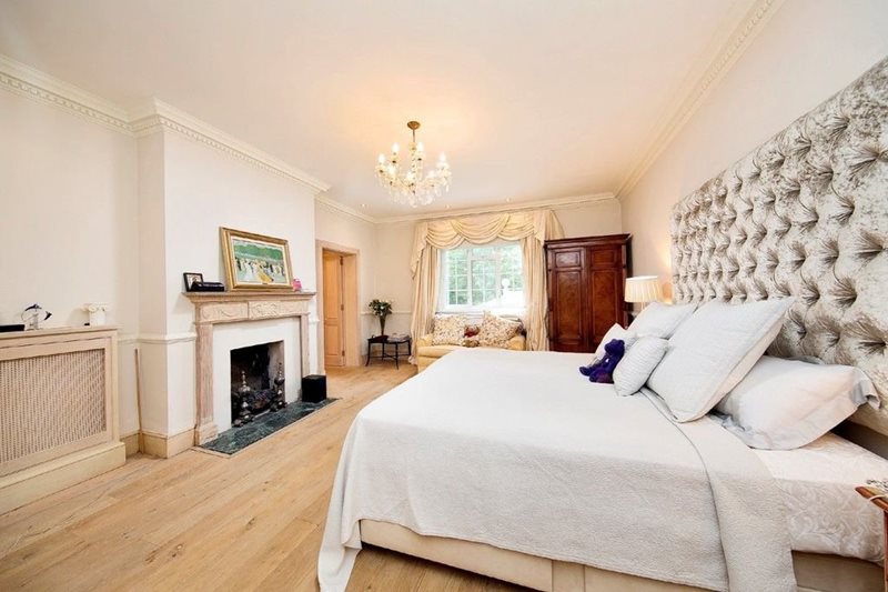 Roedean Crescent, London, SW15