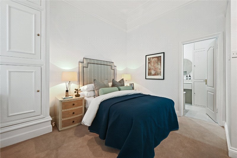 Bedford Court Mansions, Bedford Avenue, London, WC1B