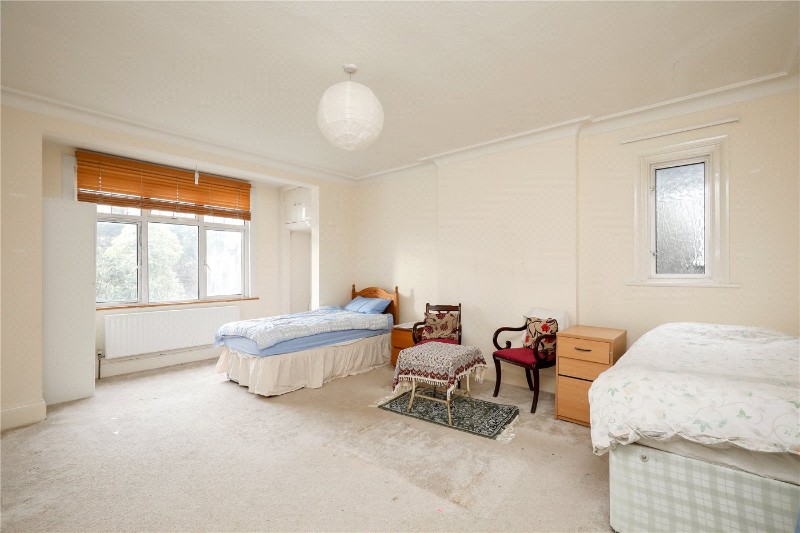 Gunnersbury Avenue, London, W5