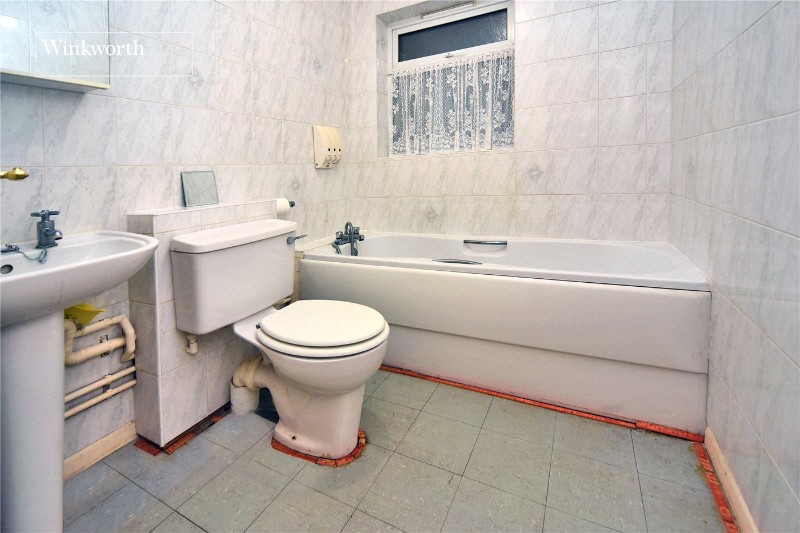 Robin Hood Lane, Sutton, SM1