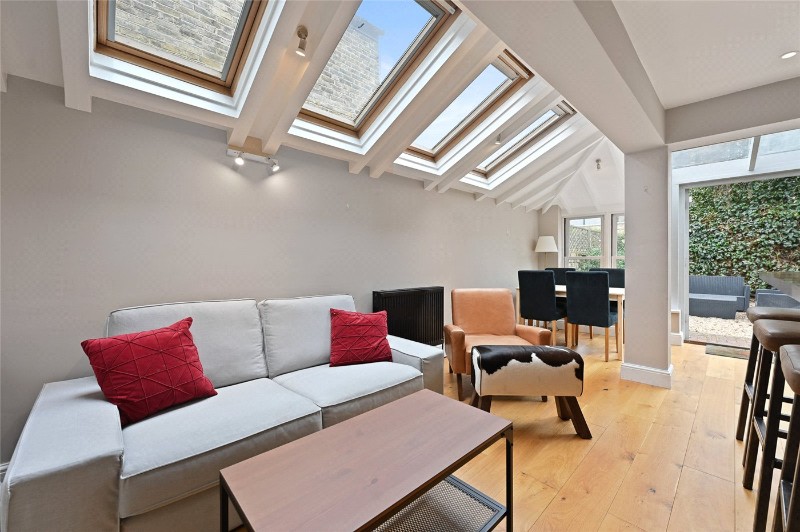 Bloemfontein Avenue, London, W12