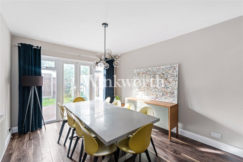 Empire Avenue, London, N18