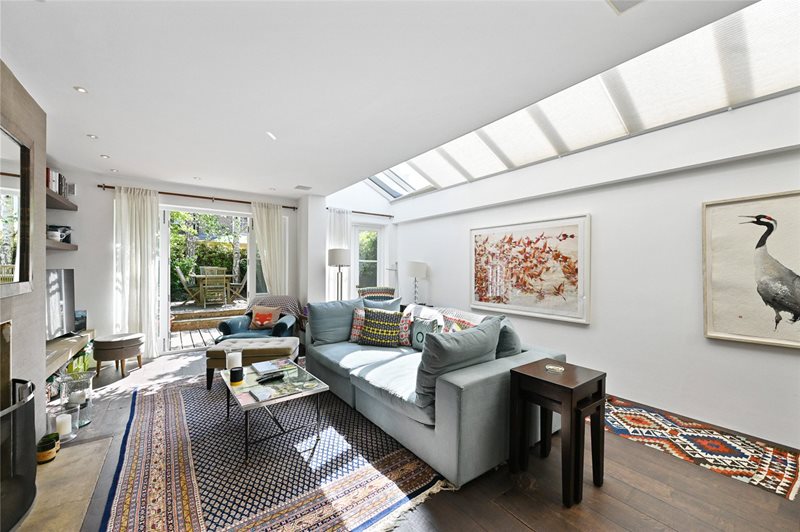 Bloemfontein Avenue, London, W12